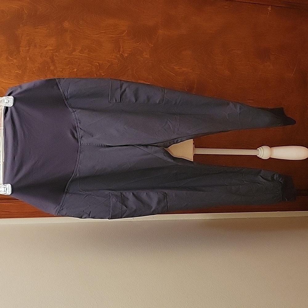 Medcouture | Maternity Cargo Jogger Pant Scrubs in Pewter Gray - size M